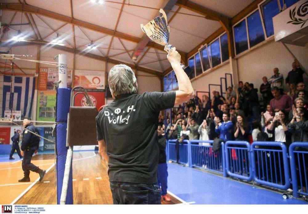 &Sigma;&upsilon;&gamma;&kappa;&lambda;&omicron;&nu;&iota;&sigma;&tau;&iota;&kappa;ό VIDEO-&Omicron; &pi;&rho;ό&epsilon;&delta;&rho;&omicron;&sigmaf; &sigma;&eta;&kappa;ώ&nu;&epsilon;&iota; &tau;&eta;&nu; &kappa;&omicron;ύ&pi;&alpha;