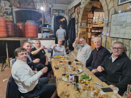 &Mu;&epsilon; &kappa;&alpha;&lambda;ή &rho;&alpha;&kappa;ή &kappa;&alpha;&iota; &omicron;&mu;&omicron;&rho;&phi;&iota;έ&sigmaf; &tau;&eta;&sigmaf; &Kappa;&rho;ή&tau;&eta;&sigmaf;, &kappa;&lambda;&epsilon;ί&nu;&omicron;&nu;&tau;&alpha;&iota; &omicron;&iota; &mu;&epsilon;&gamma;ά&lambda;&epsilon;&sigmaf; &delta;&iota;&omicron;&rho;&gamma;&alpha;&nu;ώ&sigma;&epsilon;&iota;&sigmaf;
