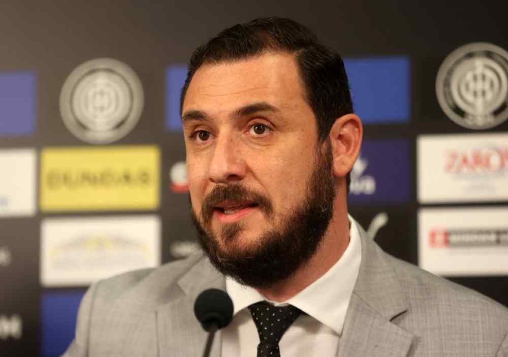 &Epsilon;&beta;&alpha;&lambda;&epsilon; &psi;&eta;&lambda;ά &tau;&omicron;&nu; &pi;ή&chi;&eta;