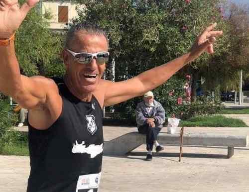 &Omicron; &kappa;&omicron;&rho;&omega;&nu;&omicron;ϊ&omicron;&sigmaf; &tau;&omicron;&upsilon; &chi;&tau;ύ&pi;&eta;&sigma;&epsilon; &tau;&eta;&nu; &pi;ό&rho;&tau;&alpha;
