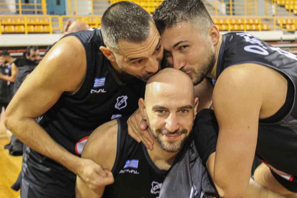&Alpha;&phi;&epsilon;&nu;&tau;&iota;&kappa;ό &sigma;&tau;&eta;&nu; &pi;ό&lambda;&eta; (VIDEOS)