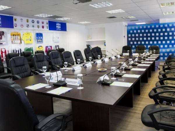 &Tau;&omicron;&upsilon;&lambda;ά&chi;&iota;&sigma;&tau;&omicron;&nu; &tau;έ&sigma;&sigma;&epsilon;&rho;&iota;&sigmaf; &pi;&rho;ό&epsilon;&delta;&rho;&omicron;&iota; &omicron;&mu;ά&delta;&omega;&nu; &Sigma;&omicron;ύ&pi;&epsilon;&rho; &Lambda;ί&gamma;&kappa; &epsilon;ί&nu;&alpha;&iota; &upsilon;&pi;έ&rho; &tau;&eta;&sigmaf; &omicron;&rho;&iota;&sigma;&tau;&iota;&kappa;ή&sigmaf; &delta;&iota;&alpha;&kappa;&omicron;&pi;ή&sigmaf;
