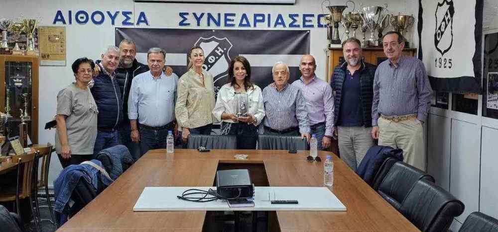 &Sigma;&upsilon;&nu;&alpha;&nu;&tau;ή&theta;&eta;&kappa;&alpha;&nu; &mu;&epsilon; &tau;&omicron; &theta;&rho;ύ&lambda;&omicron; &tau;&omicron;&upsilon; &Epsilon;&lambda;&lambda;&eta;&nu;&iota;&kappa;&omicron;ύ &sigma;&tau;ί&beta;&omicron;&upsilon;