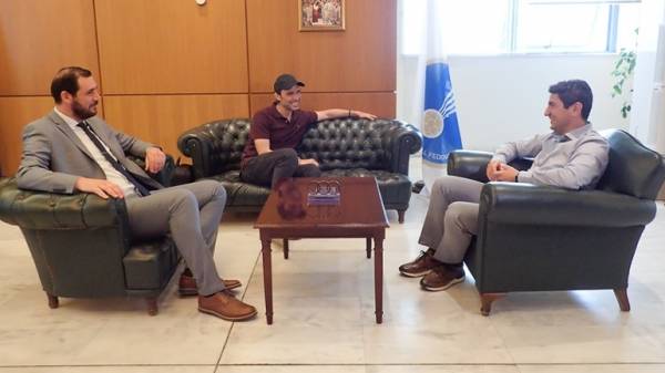 K&alpha;&tau;ά&kappa;&tau;&eta;&sigma;&eta; &tau;&omicron;&upsilon; &Omicron;&Phi;&Eta;: To "ό&chi;&iota;" &tau;&eta;&sigmaf; &kappa;&upsilon;&beta;έ&rho;&nu;&eta;&sigma;&eta;&sigmaf;, &pi;&omicron;&upsilon; έ&gamma;&iota;&nu;&epsilon; "ί&sigma;&omega;&sigmaf;", &mu;&pi;&omicron;&rho;&epsilon;ί &kappa;&alpha;&iota;  "&nu;&alpha;ί"