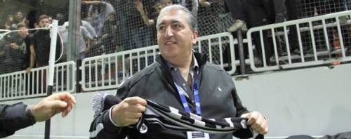 &Mu;&epsilon;&gamma;ά&lambda;&eta; &nu;ί&kappa;&eta;, &sigma;&tau;&omicron; &pi;&rho;ώ&tau;&omicron; &tau;&omicron;&upsilon; &pi;&alpha;&iota;&chi;&nu;ί&delta;&iota;