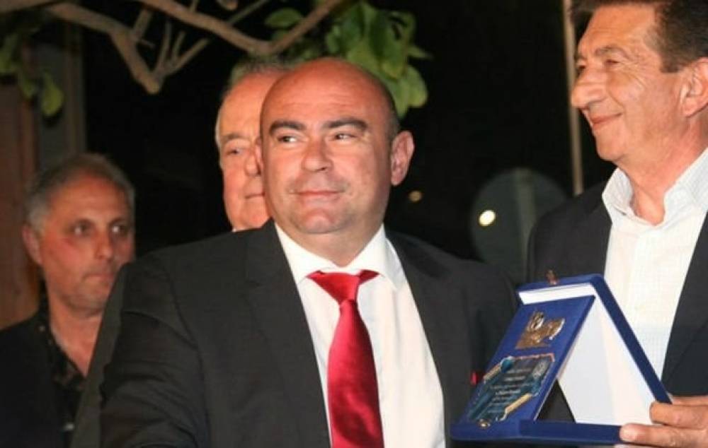 &Epsilon;&nu;&alpha; &alpha;&theta;&lambda;&eta;&tau;&iota;&kappa;ό &kappa;έ&nu;&tau;&rho;&omicron;, &tau;&omicron; ό&rho;&alpha;&mu;&alpha; &tau;&omicron;&upsilon; &Alpha;&nu;&tau;ώ&nu;&eta; &Pi;&alpha;&pi;&alpha;&delta;ά&kappa;&eta; &sigma;&tau;&eta; &Delta;&alpha;&mu;ά&sigma;&tau;&alpha;