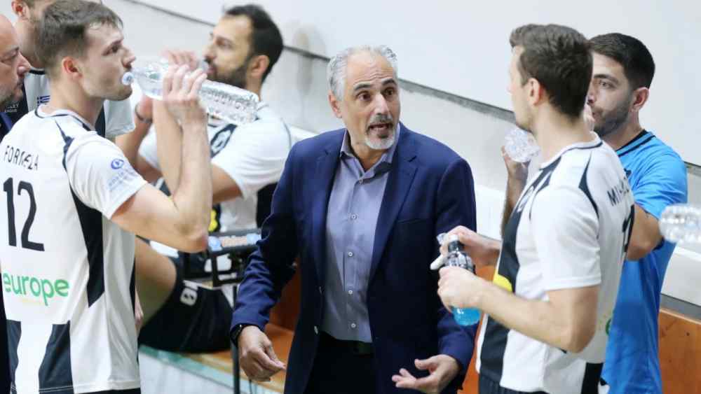 &Gamma;&iota;ά&nu;&nu;&eta;&sigmaf; &Kappa;&alpha;&lambda;&mu;&alpha;&zeta;ί&delta;&eta;&sigmaf;: "&Kappa;&upsilon;&nu;&eta;&gamma;ά&mu;&epsilon; &kappa;ά&theta;&epsilon; &pi;&alpha;&iota;&chi;&nu;ί&delta;&iota;"