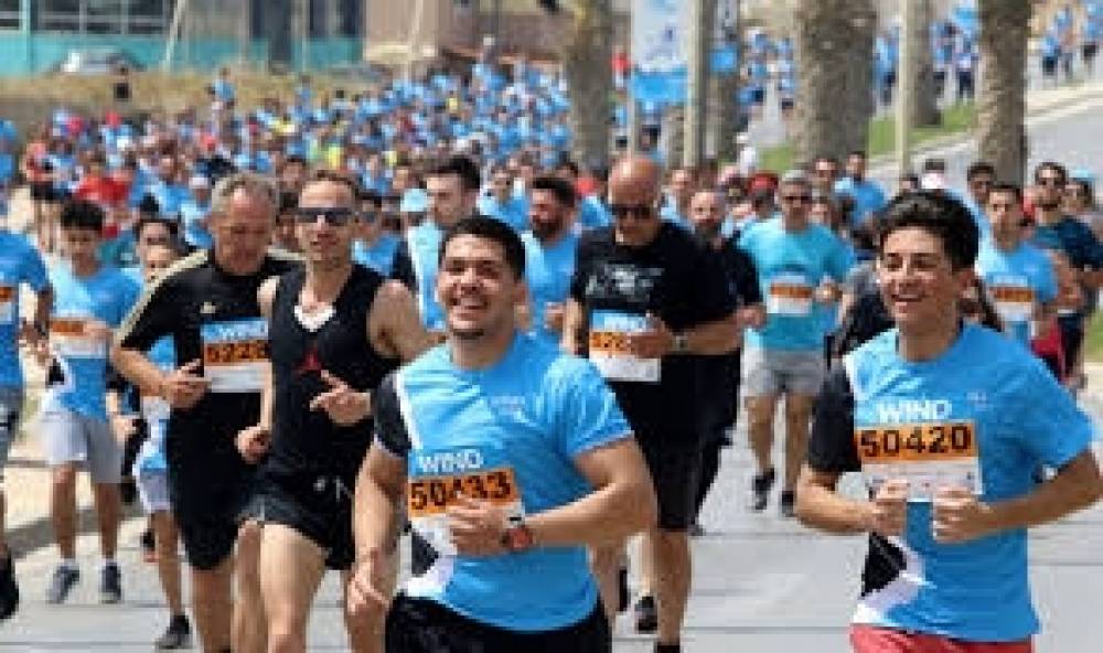 &Tau;&omicron; RUN GREECE, &omicron;&iota; &lambda;&alpha;&mu;&pi;&alpha;&delta;&eta;&delta;&rho;ό&mu;&omicron;&iota; &tau;&eta;&sigmaf; &Omicron;&lambda;&upsilon;&mu;&pi;&iota;&alpha;&kappa;ή&sigmaf; &Phi;&lambda;ό&gamma;&alpha;&sigmaf; &sigma;&tau;&omicron; &Eta;&rho;ά&kappa;&lambda;&epsilon;&iota;&omicron; &kappa;&alpha;&iota; &omicron; &kappa;&omicron;&rho;&omega;&nu;&alpha;ϊ&omicron;&sigmaf;