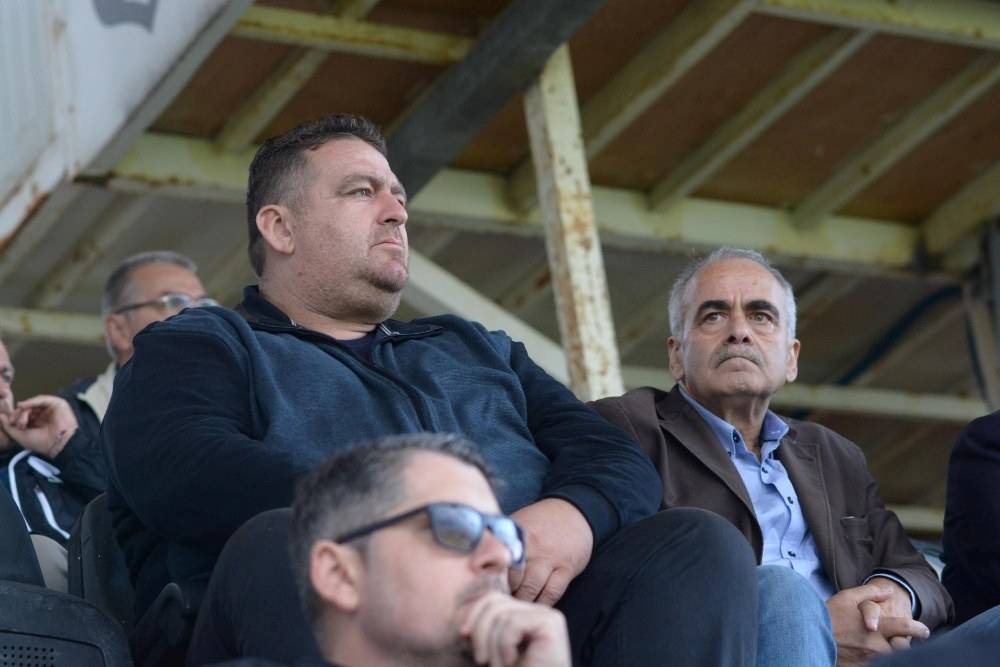 &Sigma;&tau;&iota;&sigmaf; &Sigma;έ&rho;&rho;&epsilon;&sigmaf; &omicron; &Tau;&sigma;ά&lambda;&omicron;&sigmaf;
