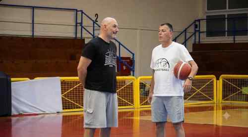 &Tau;&omicron; restart &tau;&eta;&sigmaf; &omicron;&mu;ά&delta;&alpha;&sigmaf; &mu;&pi;ά&sigma;&kappa;&epsilon;&tau; &tau;&omicron;&upsilon; &Omicron;&Phi;&Eta;: "&Upsilon;&pi;ά&rho;&chi;&epsilon;&iota; &phi;&lambda;ό&gamma;&alpha; &kappa;&alpha;&iota; &theta;&alpha; &tau;&omicron; &pi;&alpha;&lambda;έ&psi;&omicron;&upsilon;&mu;&epsilon;!" (VIDEO)