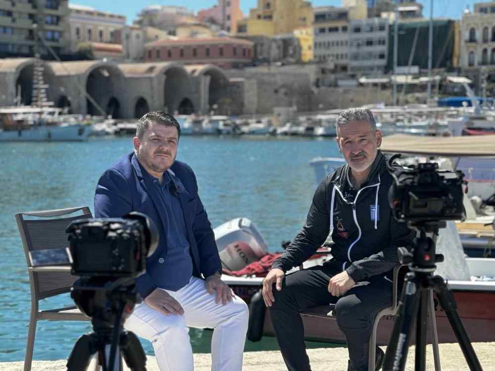 &Pi;&alpha;ί&zeta;&omicron;&upsilon;&mu;&epsilon; &mu;&pi;ά&lambda;&alpha; &mu;&epsilon; &tau;&alpha; &kappa;&omicron;&rho;ί&tau;&sigma;&iota;&alpha; &tau;&eta;&sigmaf; &Epsilon;&theta;&nu;&iota;&kappa;ή&sigmaf; &omicron;&mu;ά&delta;&alpha;&sigmaf; &pi;&omicron;&delta;&omicron;&sigma;&phi;&alpha;ί&rho;&omicron;&upsilon;