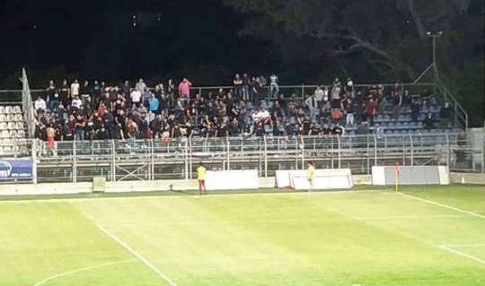 &Sigma;&tau;&eta; &theta;ύ&rho;&alpha; 4 &sigma;&tau;&alpha; &Pi;&epsilon;&rho;&beta;ό&lambda;&iota;&alpha; &omicron;&iota; &phi;ί&lambda;&alpha;&theta;&lambda;&omicron;&iota; &tau;&omicron;&upsilon; &Omicron;&Phi;&Eta;