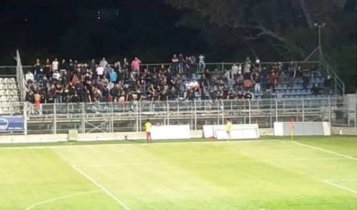 &Sigma;&tau;&eta; &theta;ύ&rho;&alpha; 4 &sigma;&tau;&alpha; &Pi;&epsilon;&rho;&beta;ό&lambda;&iota;&alpha; &omicron;&iota; &phi;ί&lambda;&alpha;&theta;&lambda;&omicron;&iota; &tau;&omicron;&upsilon; &Omicron;&Phi;&Eta;