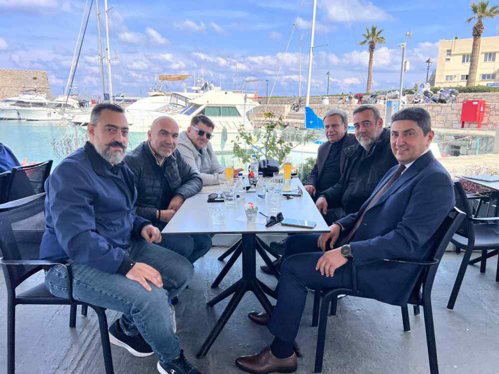 &Sigma;&tau;&omicron; &epsilon;&pi;ί&kappa;&epsilon;&nu;&tau;&rho;&omicron; &tau;&omicron; &gamma;ή&pi;&epsilon;&delta;&omicron; &sigma;&tau;&eta;&nu; &Alpha;&mu;&mu;&omicron;&upsilon;&delta;ά&rho;&alpha;