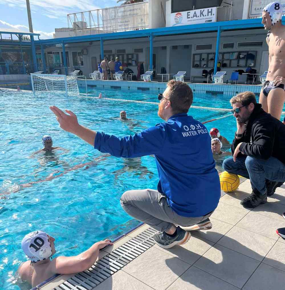 &Pi;&rho;&epsilon;&mu;&iota;έ&rho;&alpha; &mu;&epsilon; &tau;&omicron; &delta;&epsilon;&xi;ί &tau;&omicron; &pi;ό&lambda;&omicron; &tau;&omicron;&upsilon; &Omicron;&Phi;&Eta;, 14-11 &tau;&omicron;&nu; &Iota;&omega;&nu;&iota;&kappa;ό
