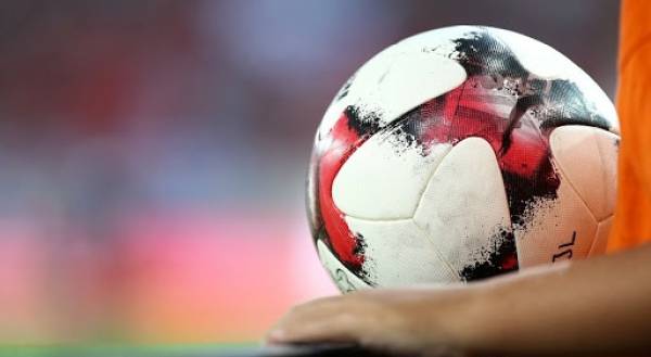 &Eta; &omicron;&upsilon;&delta;έ&tau;&epsilon;&rho;&eta; έ&delta;&rho;&alpha; &sigma;&tau;&omicron; &tau;&rho;&alpha;&pi;έ&zeta;&iota; &gamma;&iota;&alpha; &tau;&alpha; &pi;&lambda;έ&iota;-&omicron;&phi; &kappa;&alpha;&iota; &tau;&alpha; &pi;&lambda;έ&iota;-ά&omicron;&upsilon;&tau; &sigma;&tau;&eta;&nu; &Epsilon;&lambda;&lambda;ά&delta;&alpha;