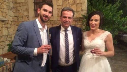 &Upsilon;&pi;&epsilon;&rho;ή&phi;&alpha;&nu;&omicron;&sigmaf;...&pi;&alpha;&pi;&pi;&omicron;ύ&sigmaf; &omicron; &Delta;&eta;&mu;ή&tau;&rho;&eta;&sigmaf;!
