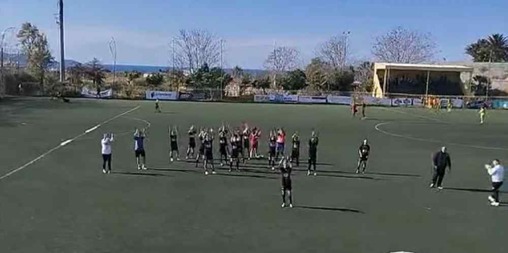 &Mu;&epsilon; &tau;&eta; &Lambda;&alpha;&mu;ί&alpha; &sigma;&tau;&omicron;&upsilon;&sigmaf; "8" &tau;&eta;&sigmaf; &Epsilon;&lambda;&lambda;ά&delta;&omicron;&sigmaf; &omicron;&iota; &pi;&rho;&omega;&tau;&alpha;&theta;&lambda;ή&tau;&rho;&iota;&epsilon;&sigmaf; &tau;&omicron;&upsilon; &Omicron;&Phi;&Eta;