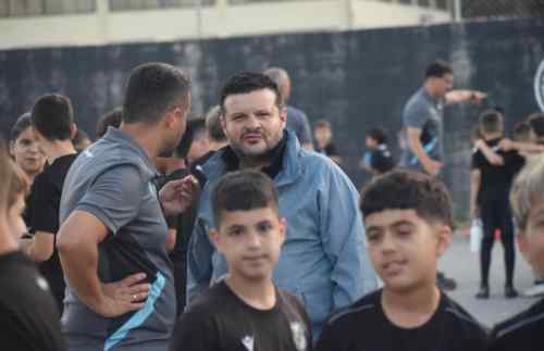 &Nu;ί&kappa;&omicron;&sigmaf; &Tau;&sigma;&alpha;&mu;&pi;&omicron;&upsilon;&rho;ά&kappa;&eta;&sigmaf;: "&Tau;&alpha; &pi;&alpha;&iota;&delta;&iota;ά &alpha;&pi;&omicron; &tau;&iota;&sigmaf; &alpha;&kappa;&alpha;&delta;&eta;&mu;ί&epsilon;&sigmaf;, &epsilon;ί&nu;&alpha;&iota; &tau;&omicron; &mu;&epsilon;&gamma;ά&lambda;&omicron; &kappa;&epsilon;&phi;ά&lambda;&alpha;&iota;&omicron; &tau;&omicron;&upsilon; &Omicron;&Phi;&Eta;"