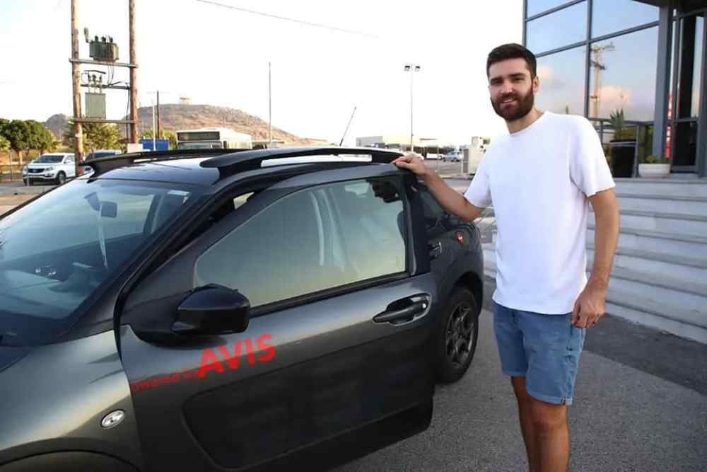 &Tau;&rho;έ&chi;&epsilon;&iota; &gamma;&iota;&alpha; &tau;&eta;&nu;...&pi;&rho;&epsilon;&mu;&iota;έ&rho;&alpha;